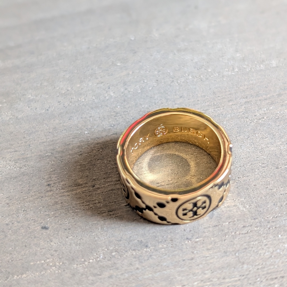 TORY BURCH Icon Monogram Ring Black on Gold Size 6 - Picture 3 of 3